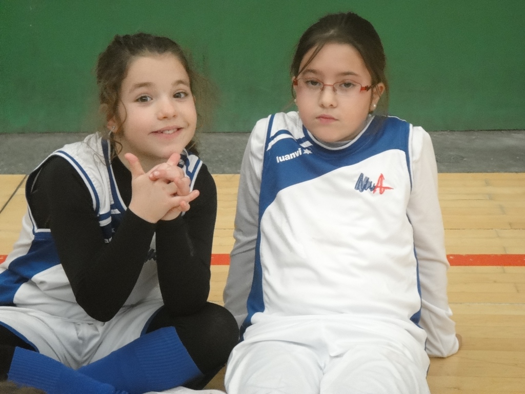 Este sábado el ayuntamiento de Salamanca, dentro de su programa prebenjamín para escolares salmantinos organizó la actividad de deporte adaptado - deporte paralímpico con el doble objetivo de educar y divertir; baloncesto en silla de ruedas, goalball, boccia, volei sentados, y otras pruebas y juegos hicieron las delicias de los infantes entre 4 y 8 años. Aviva fue la encargada a través de sus técnicos y monitores de desarrollar este programa que también tiene continuidad en los centros educativos de Salamanca y su provincia.